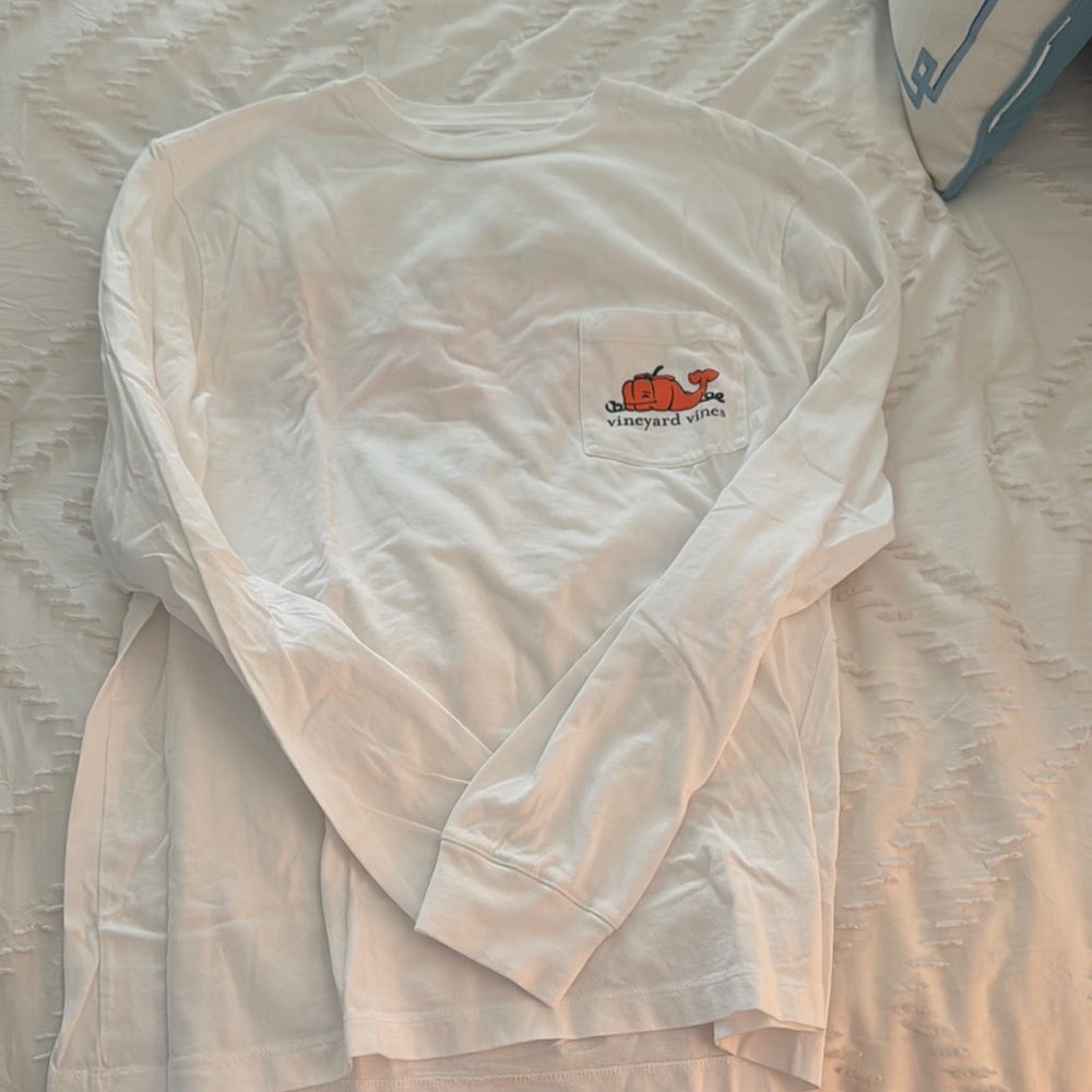Vineyard Vines White Long Sleeve with Pumpkin Whale